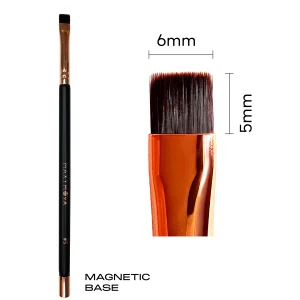 Profesionalna magnetna četkica br. 5 – za nanošenje farbe za trepavice i bele paste za obrve.